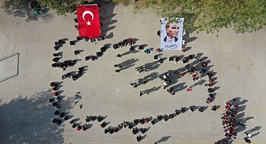 100 ÖĞRENCİ TÜRKİYE HARİTASI KOREOGRAFİSİ OLUŞTURDU