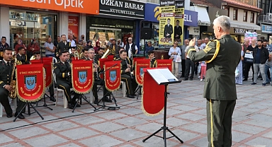 ASKERİ BANDO CUMHURİYET'İN 100. YILI ETKİNLİKLERİ KAPSAMINDA KONSER VERDİ