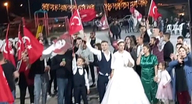 DÜĞÜNDE 100. YIL COŞKUSU