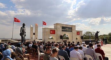 EDİRNE ASKER HASTANESİ ŞEHİTLİĞİ'NDE ANMA TÖRENİ DÜZENLENDİ