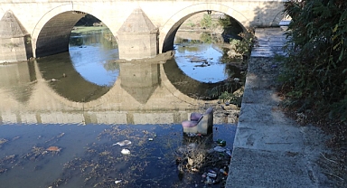 TUNCA NEHRİ'NE ATILAN ÇÖPLER KİRLİLİĞE NEDEN OLDU