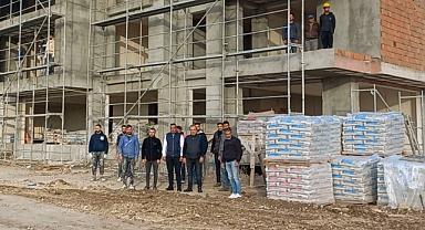 İNŞAAT İŞÇİLERİNDEN ATATÜRK’E SAYGI DURUŞU