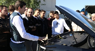 ÖĞRENCİLER TOGG'LA PRATİK YAPIYOR