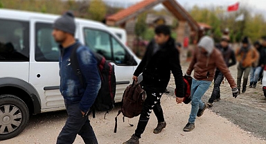 1 AYDA 1206 GÖÇMEN YAKALANDI
