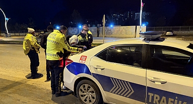 KAÇAN ALKOLLÜ SÜRÜCÜYE 18 BİN LİRA CEZA