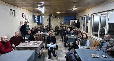 KÖY KÖY GEZEREK FOTOĞRAF SUNUMU YAPIYORLAR