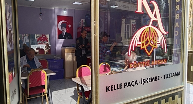 ÖZLENEN LEZZETİ MÜŞTERİLERİNE SUNUYOR