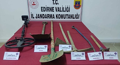 EDİRNE'DE KAÇAK KAZI YAPAN 4 ŞÜPHELİ SUÇÜSTÜ YAKALANDI