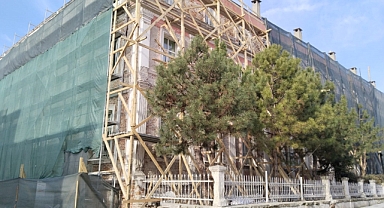 TARİHİ OKUL ONARILIYOR