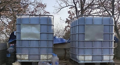 TRAKTÖR RÖMORKUNDA 2 BİN 200 LİTRE SAHTE İÇKİ YAKALANDI