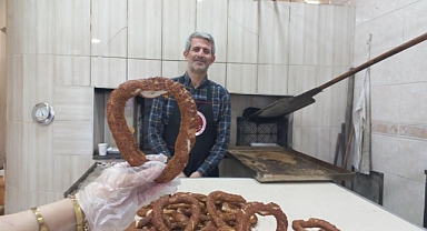 14 ŞUBAT SEVGİLİLER GÜNÜ'NE ÖZEL KALPLİ SİMİTLER YAPTI
