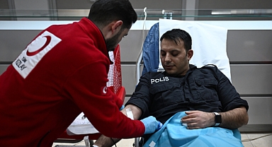 EDİRNE'DE EMNİYET PERSONELİ KAN BAĞIŞINDA BULUNDU