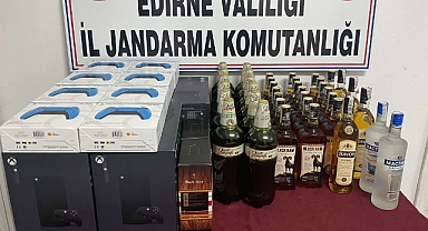 EDİRNE'DE GÜMRÜK KAÇAĞI İÇKİ VE OYUN KONSOLU ELE GEÇİRİLDİ