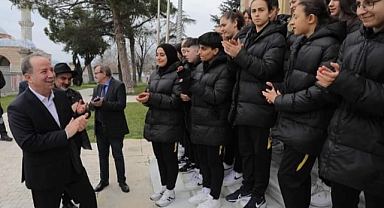 GÜRKAN’A KADIN FUTBOL TAKIMINDAN ZİYARET