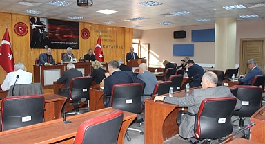 KÖYLÜ GÜNEŞ ENERJİSİ SAYESİNDE TARLALARI SULAYACAK