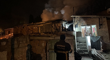 YANGINDA EVDE HASAR MEYDANA GELDİ