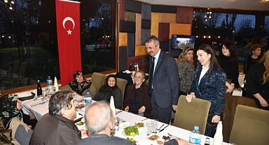 Edirne Valisi Yunus Sezer, huzurevi sakinleriyle iftarda bir araya geldi