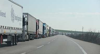 Hamzabeyli'de 21 kilometrelik tır kuyruğu oluştu