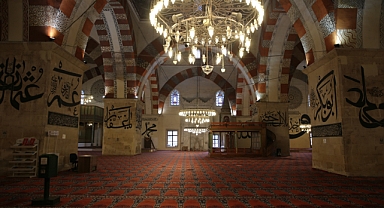 Hat yazılarıyla bir şaheser: Edirne Eski Cami