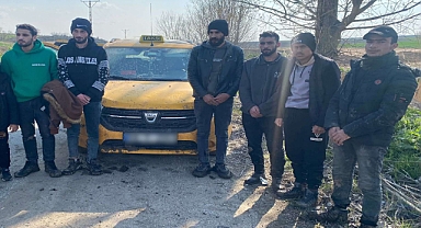 Takside 9 düzensiz göçmen yakalandı