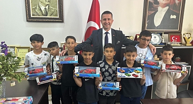 Başkan Zafer Sezgin Geldi'nin makamı ziyaretçilerle doldu taştı