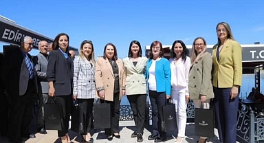 Edirne Belediye Başkanı Filiz Gencan Akın, mahalle muhtarlarıyla buluştu
