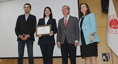 Edirne’nin ilk kadın belediye başkanı mazbatasını aldı