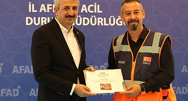 Eğitimlerini tamamlayan AFAD gönüllüleri sertifikalarını aldı