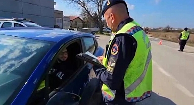 Jandarma ekiplerinin trafik denetimleri sürüyor