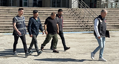 Kullandıkları tırlarda uyuşturucu ele geçirilen 2 sürücü tutuklandı