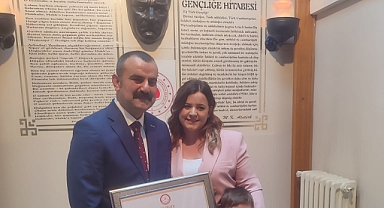 Nihayet makam koltuğunda