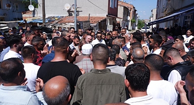 Petek, gözyaşları içinde toprağa verildi