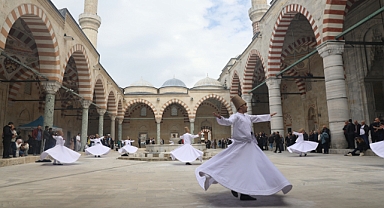 Üç Şerefeli Cami avlusunda sema gösterisi sunuldu