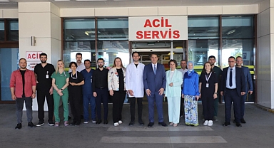Vali Sezer,kurumlarda mesai yapanlarla bayramlaştı