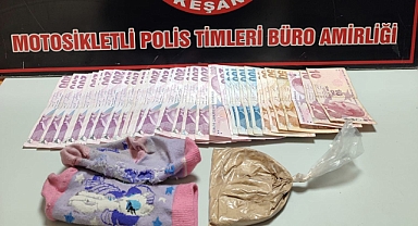 Çocuk çorabına saklanmış uyuşturucu ele geçirildi