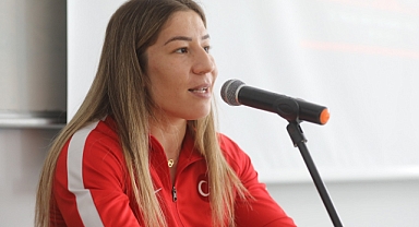 Dünya şampiyonu güreşçi Yasemin Adar Yiğit, Edirne'de BESYO öğrencileriyle buluştu