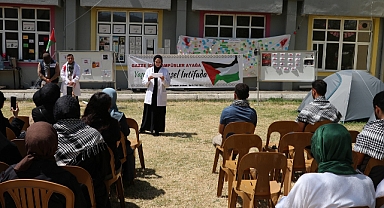 Gazze'de yaşananlar öğrencilerinin hazırladığı tiyatro oyunuyla anlatıldı