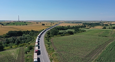 Hamzabeyli'de 24 kilometre tır kuyruğu oluştu