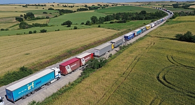 Hamzabeyli'de 26 kilometrelik tır kuyruğu