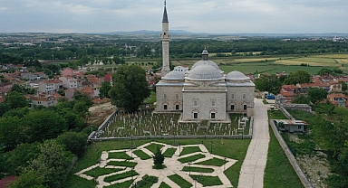 Muradiye Camisi'nin çinileri ve kalem işleri ilk günkü orijinalliğini koruyor