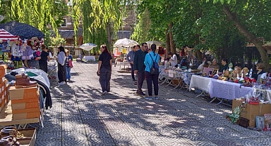 Okul yararına kermes düzenlediler