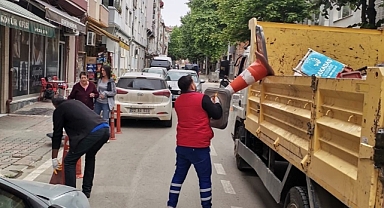 Yol kenarlarına konulan dubalar toplandı