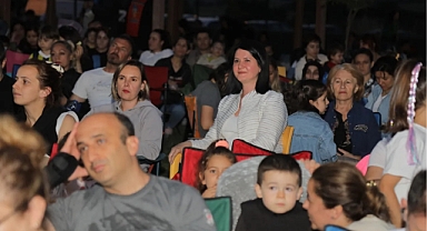 Açık hava sinema gecesine ilgi büyüktü