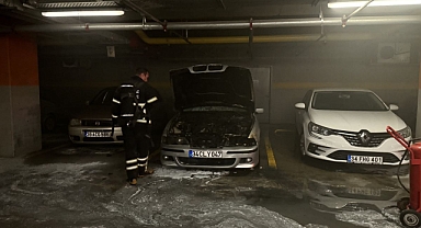 Alışveriş merkezi otoparkında yanan araç söndürüldü