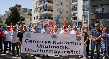 Çamerya katliamının 80. yılında Yunanistan'ın Edirne Konsolosluğu önüne siyah çelenk