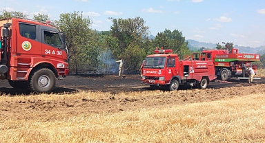 Edirne'nin Lalapaşa ilçesinde anız alanından ormana sıçrayan yangın söndürüldü.