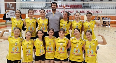 İpsala’nın voleybolcuları fırtına gibi esiyor