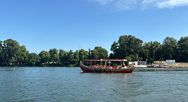 Kayıklar tam rota gezintiye başladı