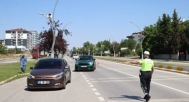 Polisten bayramın son gününde dönüş yolundaki sürücülere uyarı