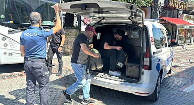Sınır dışı olmak isteyen 2 düzensiz göçmen polise başvurdu